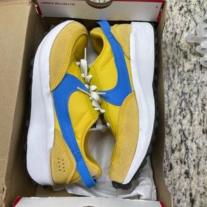 Wmns Nike Waffle Debut